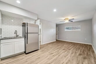 Building Photo - 2807 Beauchamp St