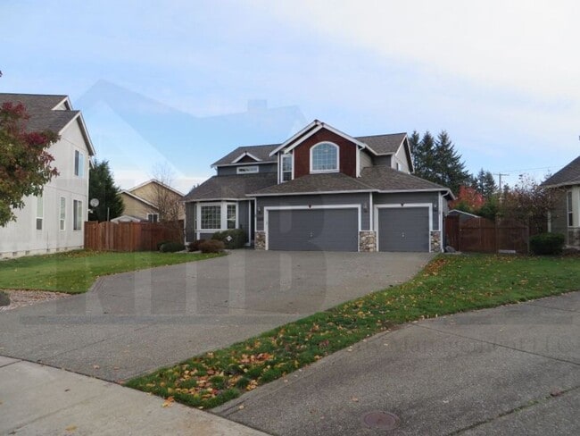 Building Photo - Gorgeous 4 bedroom House in a highly desir...