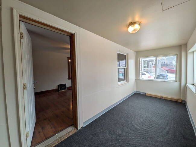 Building Photo - Large 4 Bedroom Home with Garage, Deck, & Fence!