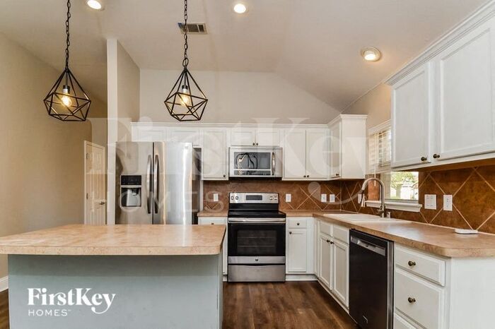 Building Photo - 8828 Yosemite Trail