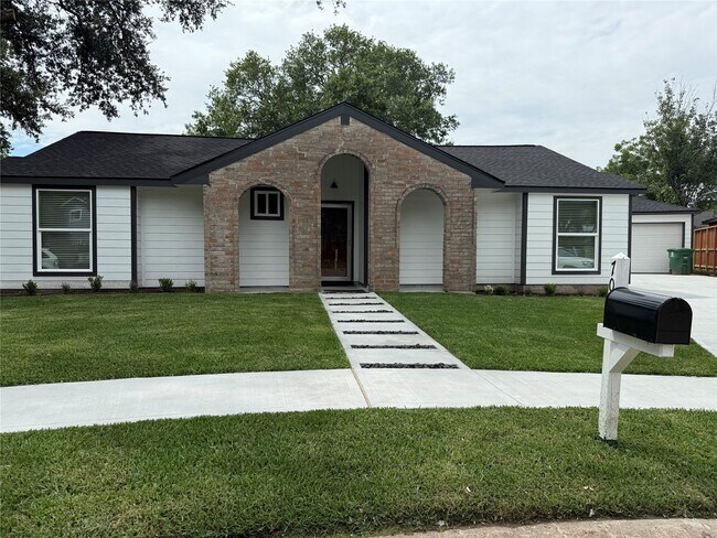 Building Photo - 7026 Hidden Arbor Ln