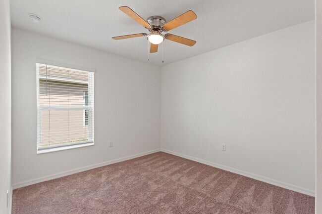 Building Photo - Beautiful Newer Build! Pet-Friendly 4-Bedr...