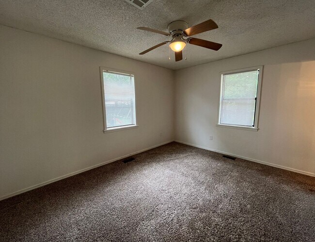 Building Photo - Peaceful 3 bedroom house in Broken Arrow!