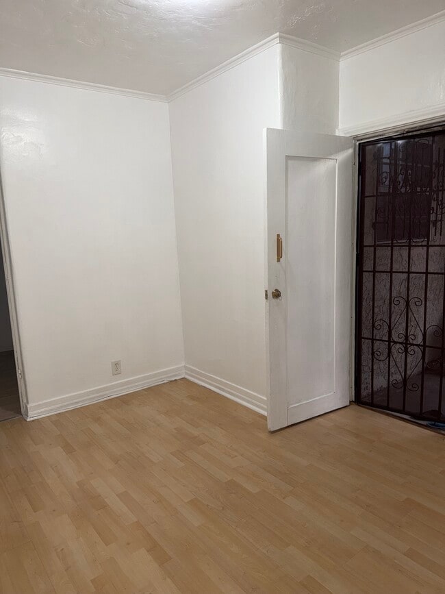 Building Photo - 1267 S Dunsmuir Ave