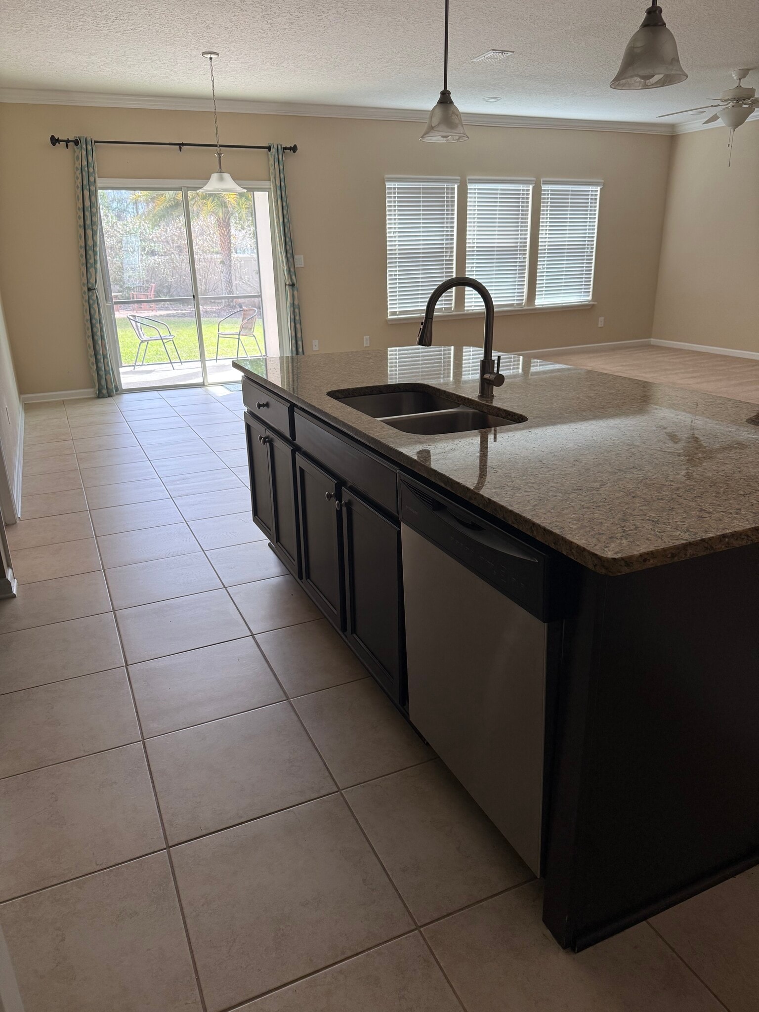 Building Photo - 73 Calle de Paz