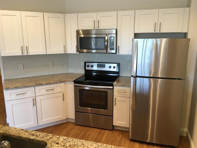 Building Photo - 875 Elm St