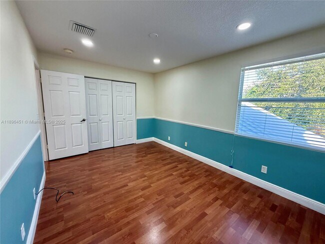 Building Photo - 1115 NW 132nd Ave