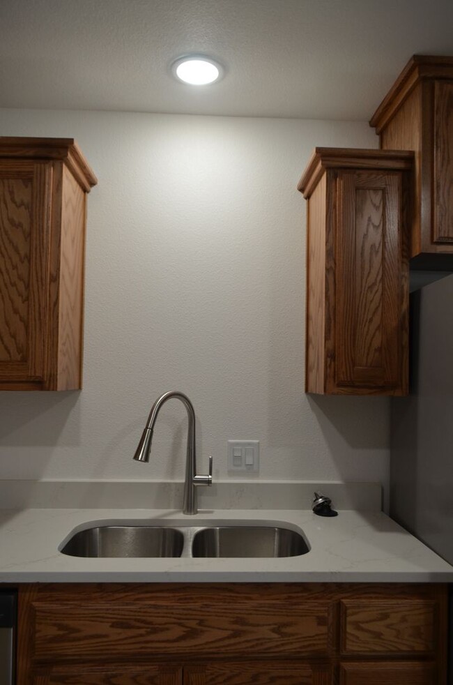 Building Photo - 971 Cline Dr