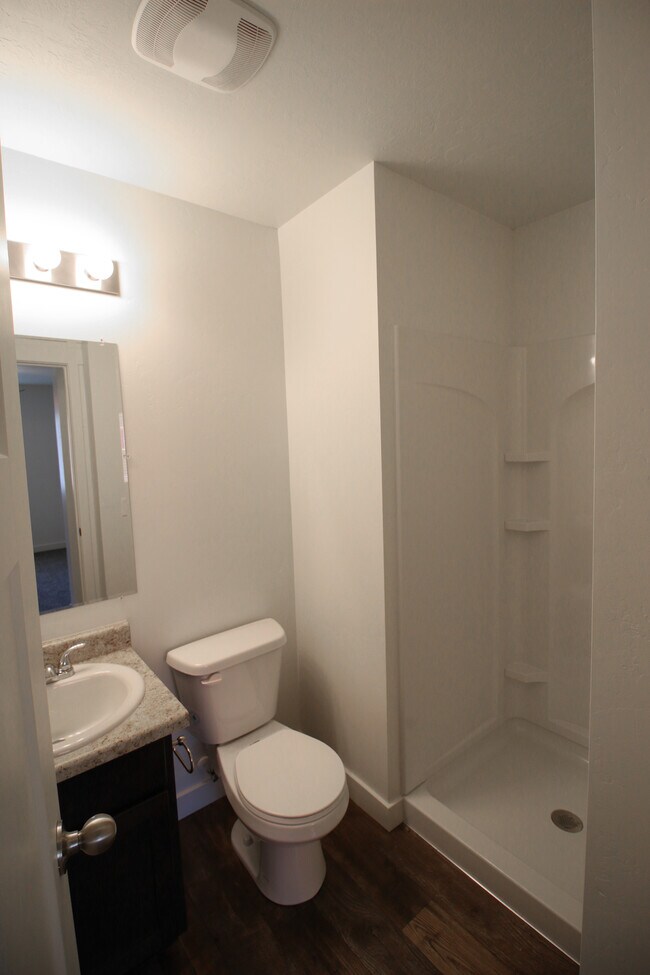 Main Bathroom Attached - 14507 S. Abbey Bend Lane