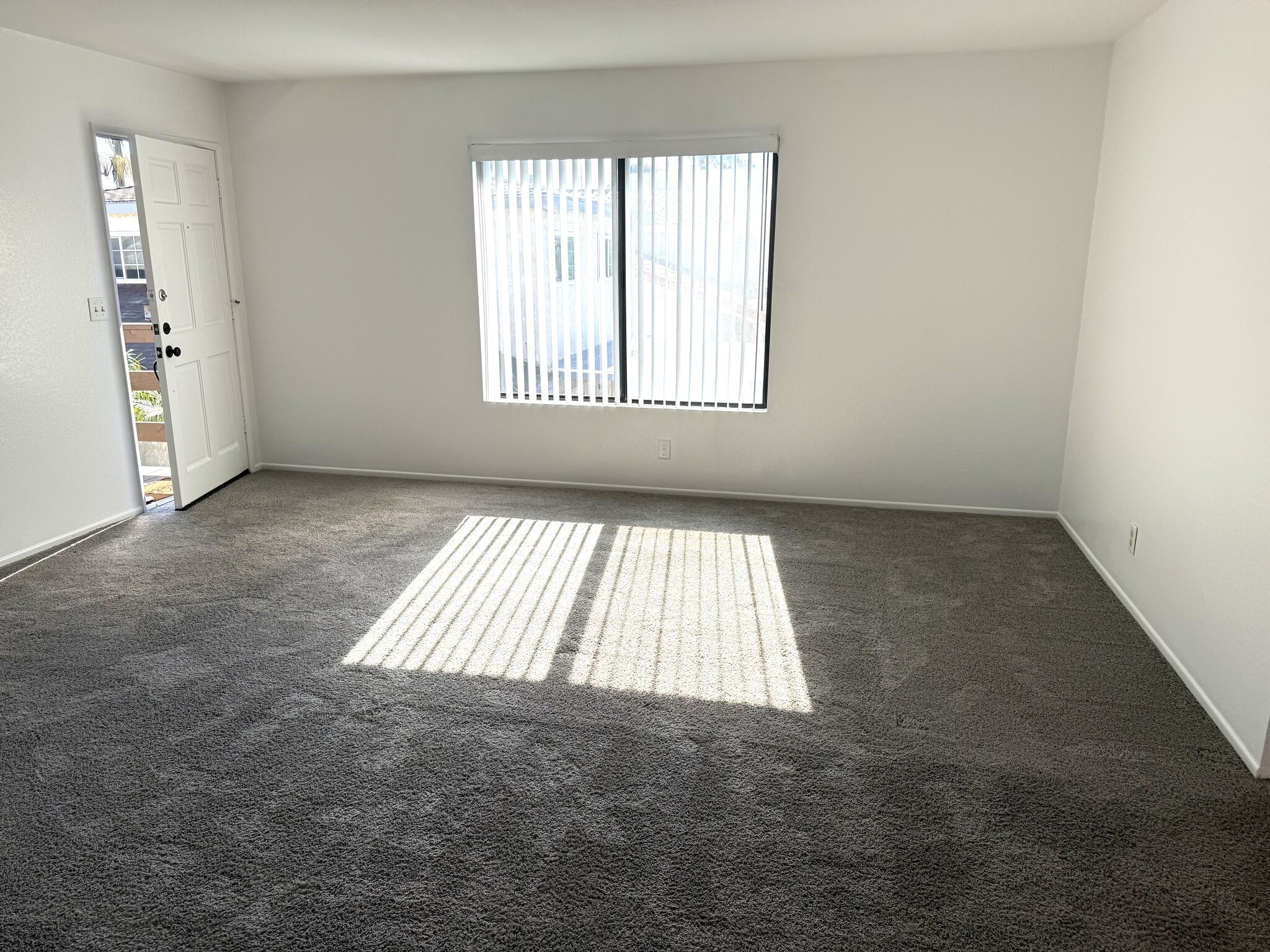 Building Photo - 10777 Walnut St