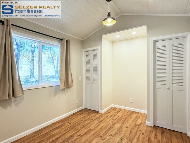 Building Photo - Extensively renovated 1+ bd. cottage in a charming rural setting!