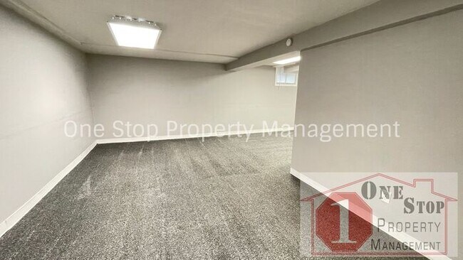 Building Photo - 3 Bedroom, 2 Bathroom in Lee's Summit!