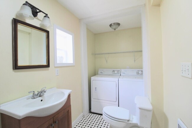 Building Photo - 609 Collicello St