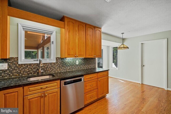 Building Photo - 11811 Dinwiddie Dr