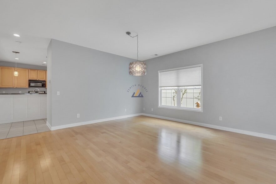 Building Photo - 76 Westbury Park Way