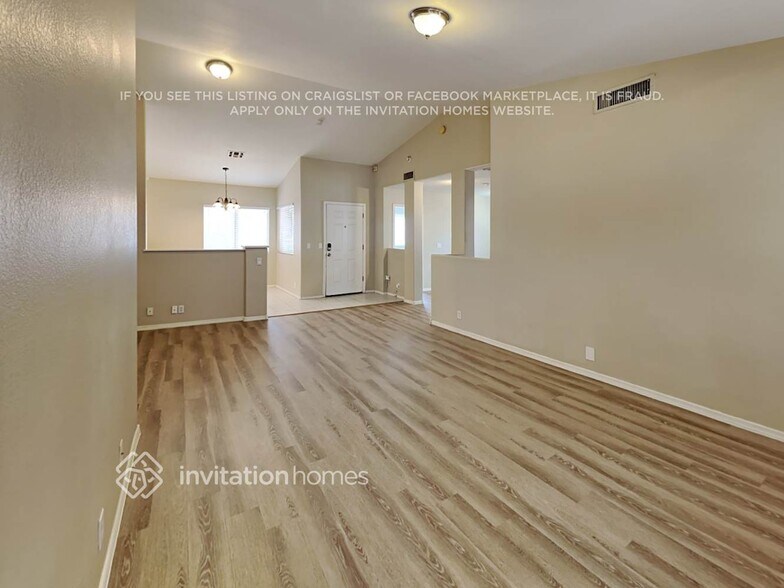 Building Photo - 8812 W Holly St