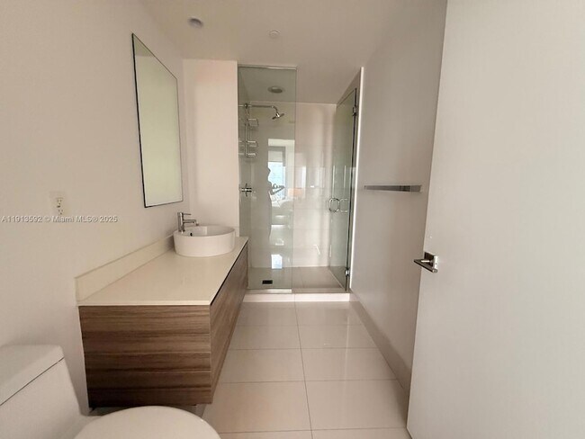 Building Photo - 121 NE 34th St