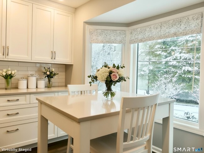 Building Photo - 8 Oakwood Ave