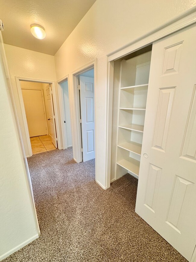 Building Photo - 314 S 117th Dr