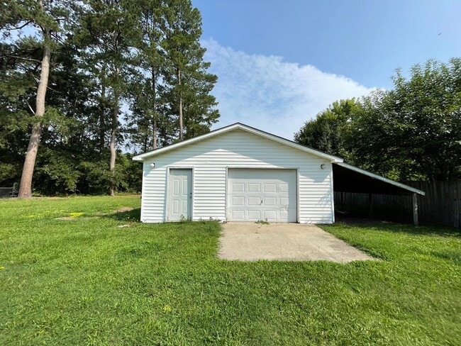 Building Photo - 473 Potts Rd