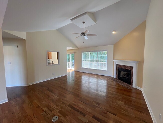 Building Photo - For Rent in Charleston Ridge