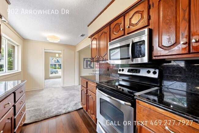 Building Photo - 902 Arrowhead Dr