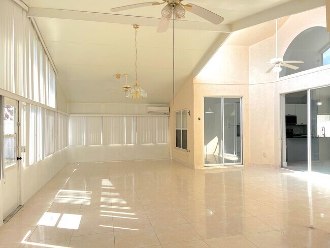 Building Photo - 212 Purslane Pass