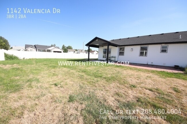 Building Photo - 1142 Valencia Dr