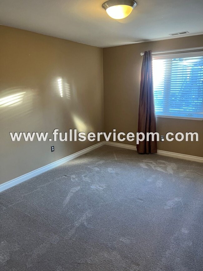 Building Photo - Large condo w/ sauna
