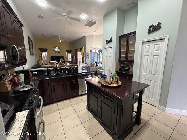 Building Photo - 5900 Herons Landing Dr