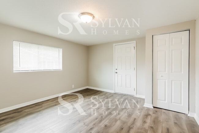 Building Photo - The living is easy in this 3 bedroom, 2 bathroom home!