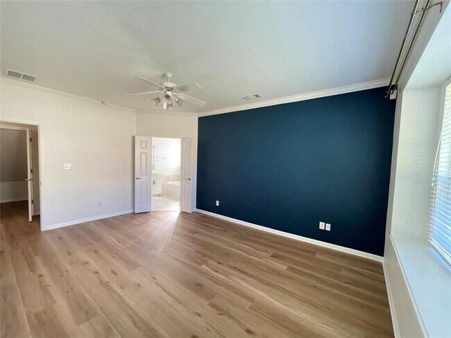 Building Photo - 15801 Belfin Dr