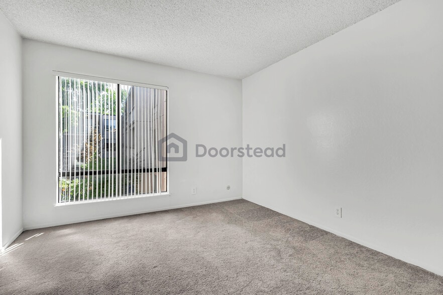 Building Photo - 310 N Civic Dr