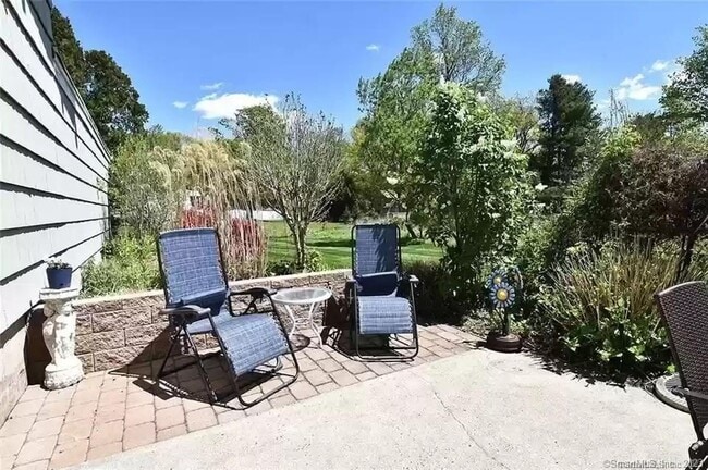 Building Photo - 21 Mcdermott Cir