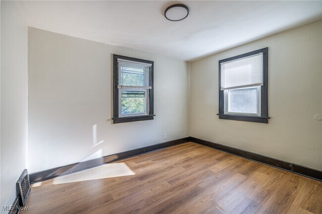 Building Photo - 849 Glenn St