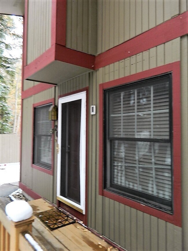 Building Photo - Creekside Condominiums #20C