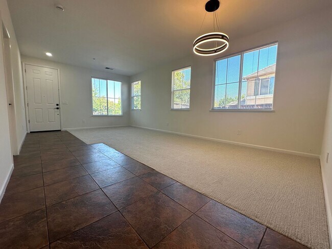 Building Photo - 2608 St Andrews Dr