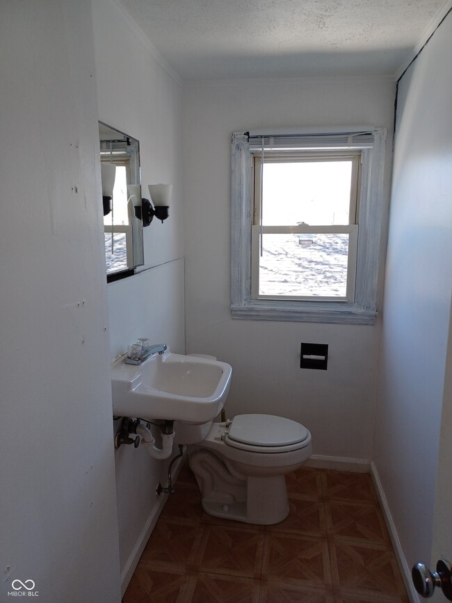 Building Photo - 670 Cleveland St