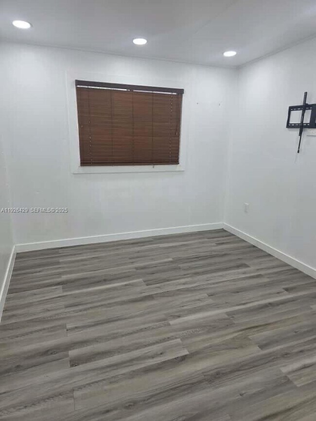 Building Photo - 23 Miami Gardens Rd