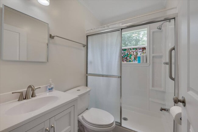 Building Photo - 200 Parthenia Dr