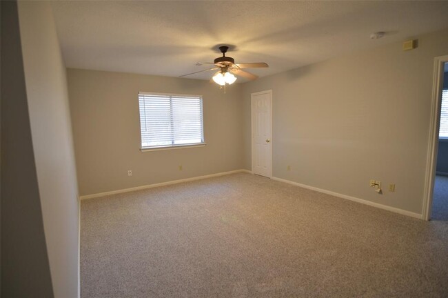 Building Photo - 11322 Rocky Mill Dr