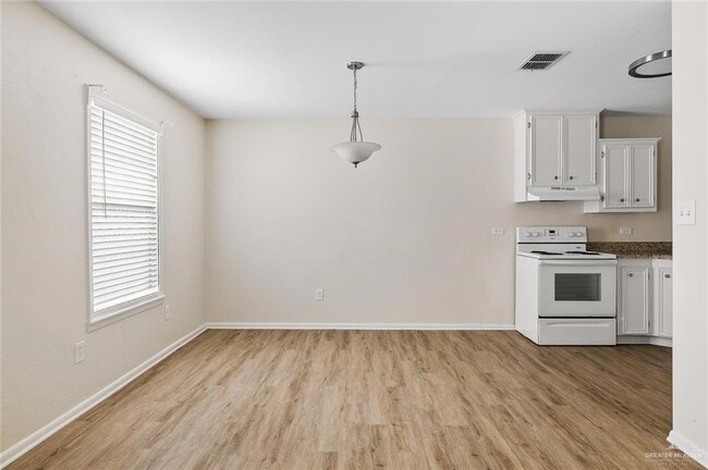 Building Photo - 12 E Stubbs St