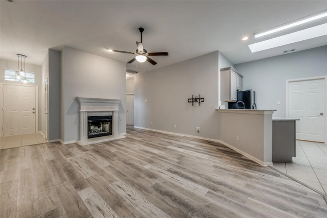 Building Photo - 1610 Poinsettia Blvd