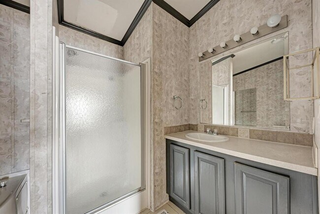Building Photo - 120 Silver Peak Dr