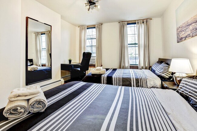 Building Photo - 314 6th St