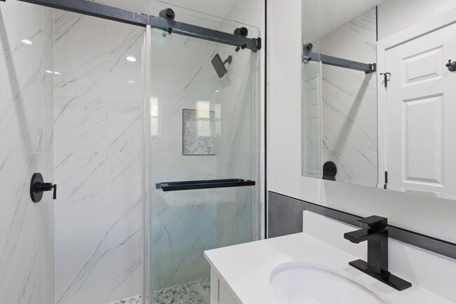 Building Photo - 10788 Mercer Ave