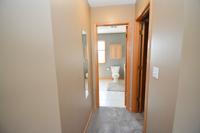 Building Photo - Spacious 4 Bedroom in Fantastic Cul-De-Sac!
