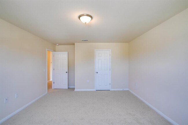 Building Photo - 905 Falkland Trace