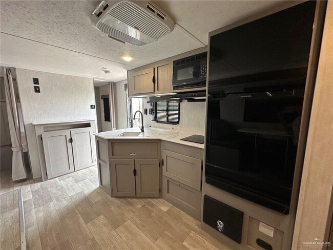 Building Photo - 11 Wynn Dr