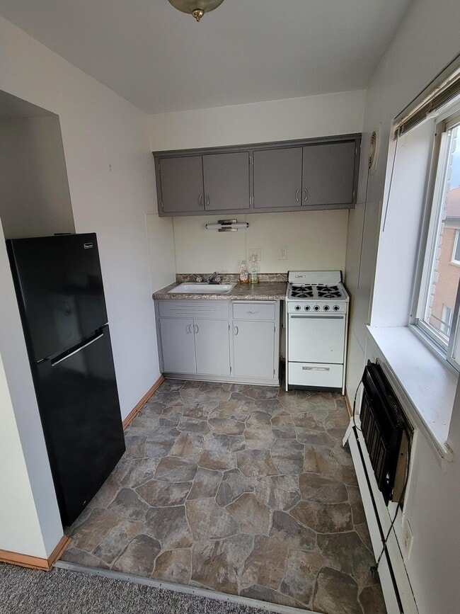 Building Photo - 6535 Beloit Rd